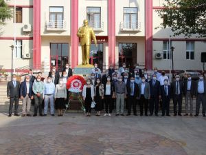 Efeler’de muhtarlar günü düzenlenen tören ile kutlandı