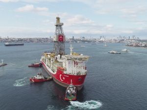 Kanuni sondaj gemisinin Haydarpaşa Limanı’na yanaştığı anlar havadan görüntülendi