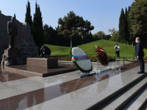 TBMM Başkanı Şentop, Azerbaycan ve Türk şehitliklerini ziyaret etti