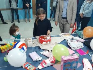 Minik Yağmur’un yüzü güldü