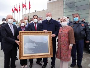 Bakan Karaismailoğlu, Cumhurbaşkanı Erdoğan’a 16 Temmuz gecesi Dalaman’dan İstanbul’a uçuşunun radar haritasını hediye etti