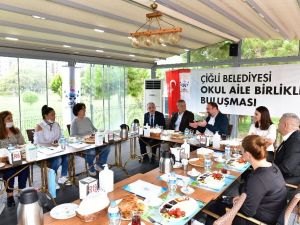 Başkan Gümrükçü, okul aile birliği başkanlarıyla buluştu