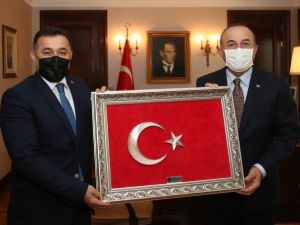 Başkan Yücel Bakan Çavuşoğlu’na projelerini anlattı