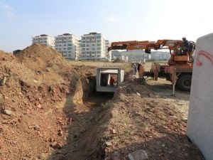 Turgutlu Belediyesi ekiplerinden üç ayrı noktada çalışma