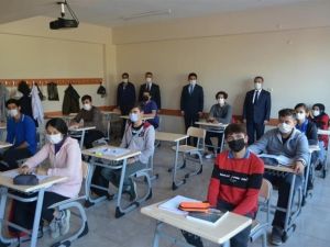 Kaymakam Divli, okulları ziyaret ederek öğrencilerle buluştu