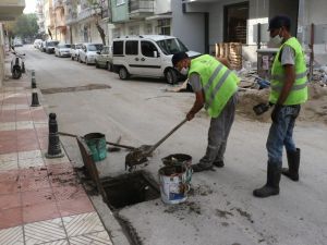 Yağmur suyu ızgaraları temizleniyor