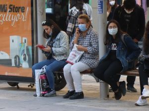 Tiryakiler alınan sigara yasağını ilk günden deldi