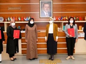 AK Parti Selendi Kadın Kolları Başkanlığına Ayşe Tokkaş atandı