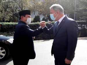 Bakan Akar, Endonezya Savunma Bakanı Subianto ile bir araya geldi