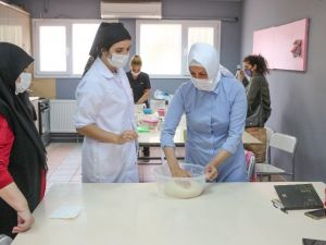 Buca Belediyesi kurslarına kadınlardan yoğun ilgi