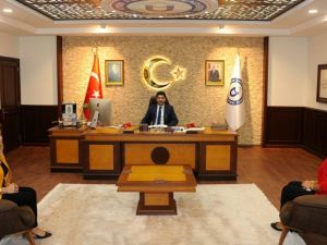 Girne ve Mesudiye Mahallesi Muhtarları Rektör Aldemir’i ziyaret etti
