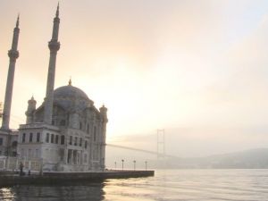 İstanbullular Cumartesi sabahına sisli bir havayla uyandı
