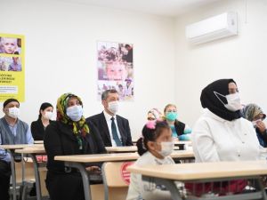 Özel gereksinimli çocukların velileri de ders başı yapıyor