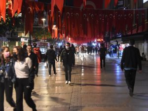 Kordon’da koronaya davetiye çıkartan görüntüler