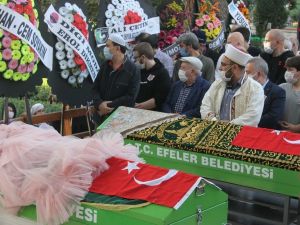 Feci kazada hayatını kaybeden anne ve kızı son yolculuğuna uğurlandı
