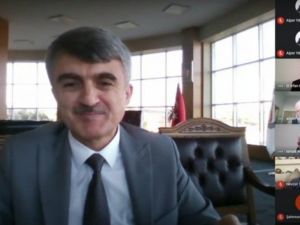 Kongrenin sonuç bildirgesini Rektör Uysal okudu