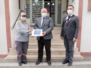 Temizlik işçilerinden eğitime destek