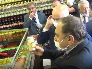 Eroğlu, Bakan Karaismailoğlu’na sarımsak turşusu hediye etti