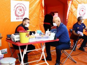Ateş savaşçıları bu sefer kan vermek için seferber oldu