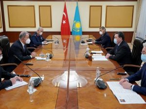 Milli Savunma Bakanı Akar, Kazakistan Başbakanı Mamin ile görüştü