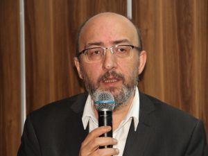 Başkan Mustafa Önsay: "Fransa Müslümanlardan özür dilemelidir"