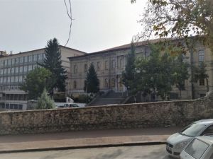 Taş Mektep değil, 1964 yılında yapılan ve depreme dayanıksız olan bina yıkılacak