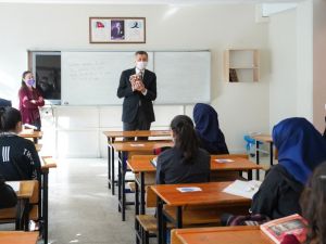 Bakan Selçuk: "Okulların her kademede açılabilmesi için günlük yaşamda da temizlik, maske ve mesafeye dikkat edelim"