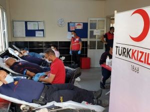Nazilli’de alev savaşçılarından Kızılay’a kan desteği