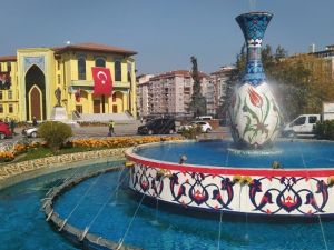 Vali Çelik’ten ’Ev ve iş yerlerimize bayrak asalım’ çağrısı