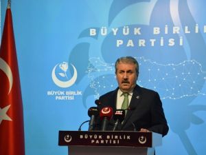 Destici: “Maruz kaldığımız sayısız taarruza ve badireye rağmen hür ve güçlü bir şekilde ayakta kalmamızın sebebi milletimizin aşkla yaşattığı Cumhuriyettir”
