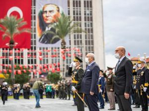 İzmir’de Cumhuriyet Bayramı kutlamaları çelenk töreniyle başladı