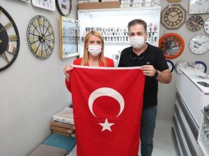 Merkezefendi Belediyesinden esnaf ve vatandaşa Türk bayrağı