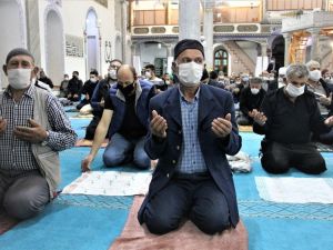 Kutlu gecede sevinç ve hüzün bir arada