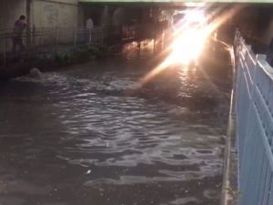Bayrampaşa Alt Geçidini su bastı
