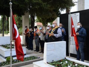 Bayramı şehitlikte kutladılar