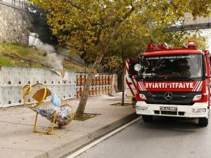Beşiktaş’ta yer altındaki elektrik kablolarından dolayı yangın çıktı