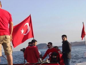 Yunan adalarına karşı dev Türk bayrağı astılar