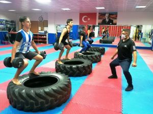 Yunusemre’de 10 branşta spora devam ediliyor