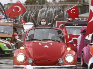 Keçiören’de klasik otomobillerden “29 Ekim Cumhuriyet Bayramı” konvoyu