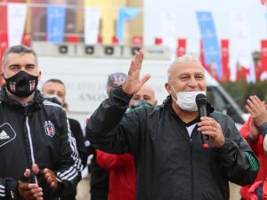 Başkan Atay; "Yağmurdan değil, Cumhuriyete aşkımızdan sırılsıklam olduk"