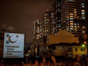 Kadıköy duvarlarında ’Cumhuriyet’ sergisi