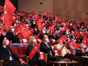 Başkan Örki, Cumhuriyet için söyledi, personeli sahnede bağımsızlığı anlattı