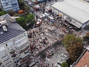 İzmir depreminde kurtarma çalışmaları sürüyor