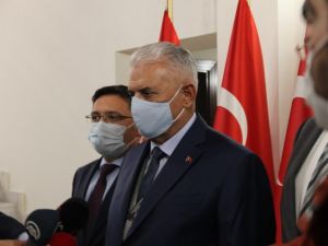 Binali Yıldırım: “Depremde 20 civarında yıkılan bina var”