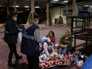 Aydın Büyükşehir ekipleri depremzedelerin yardımına koştu
