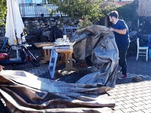 Tsunami vuran Sığacık yaralarını sarmaya başladı