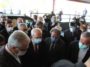 CHP lideri Kılıçdaroğlu’ndan tedavileri süren depremzedelere geçmiş olsun ziyareti