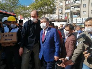 Bakan Koca, Rıza Bey Apartmanı’nda bilgi aldı