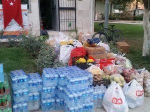 Denizli’de mahalle muhtarı vatandaşlarla deprem bölgesine yardım gönderdi
