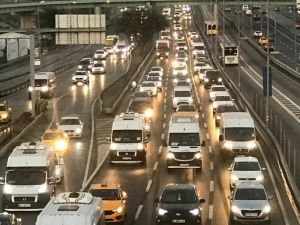 5. ve 9. sınıflar yüzyüze eğitime başladı İstanbul’da trafik yoğunluğu arttı